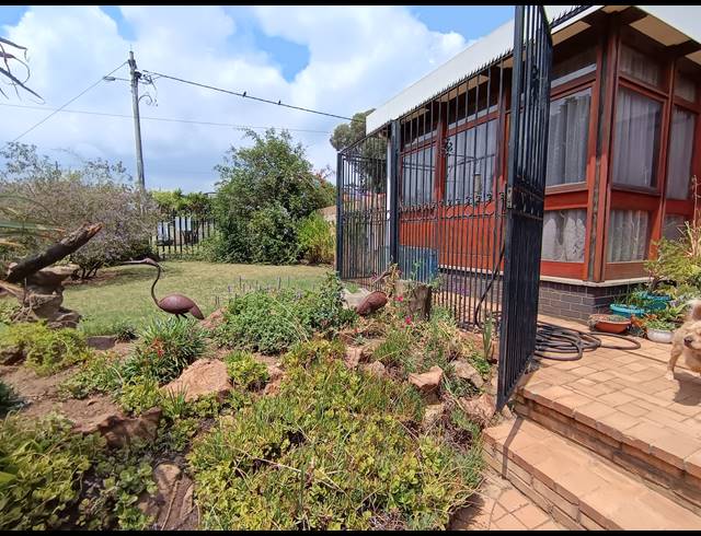 3 BEDROOM HOUSE FOR SALE IN SOUTH CREST